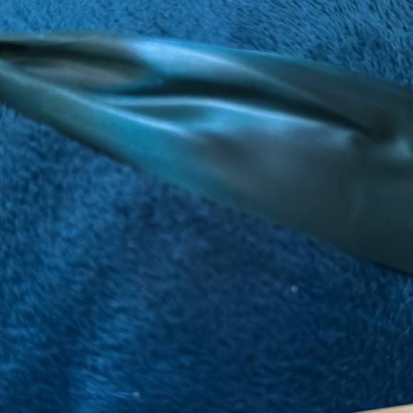 Snuggie - Picture 2 of 4